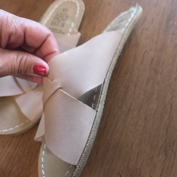 Women's Tan Grounding Sandals. Size 10 - Picture 5 of 7